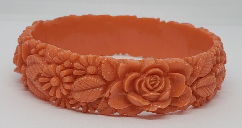VINTAGE CORAL CARVED BAKELITE FLORAL BANGLE: MADE IN JAPAN