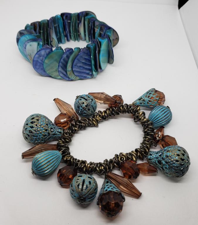 2-VINTAGE BLUE BEADED STRETCHY BRACELETS: REGISTER TO BID TODAY!
