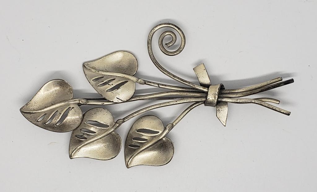 VINTAGE CORO SILVER TONED BROOCH: REGISTER TO BID TODAY!