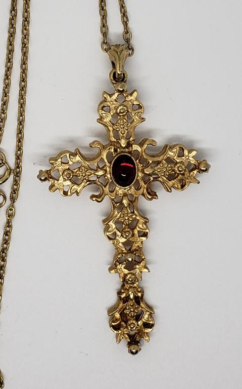 VINTAGE AVON GOLD TONED CROSS PENDANT WITH (1 of 4)