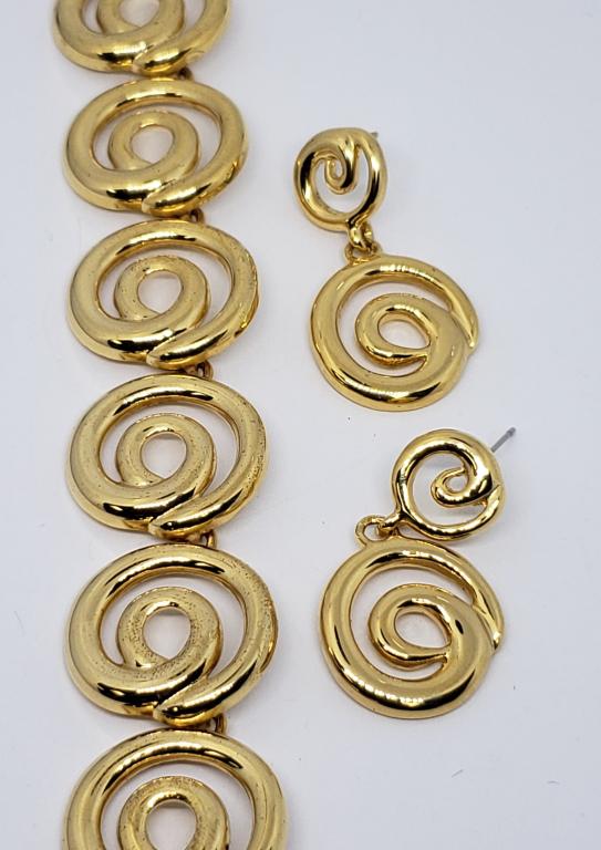 SET! LOOKS NEW! GOLD TONED CIRCULAR PANEL (1 of 3)