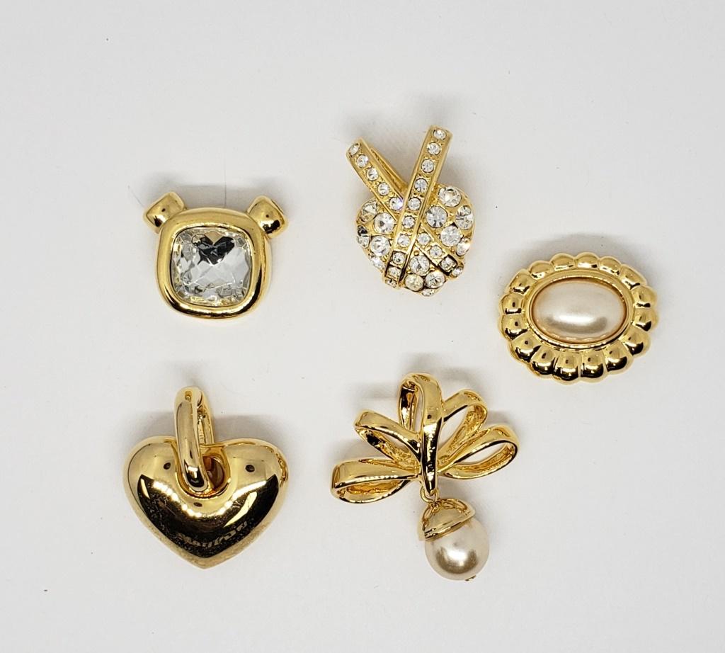 LOOKS NEW! (5)GOLD TONED PENDNATS (2)JOAN: RIVERS-HEART-RHINESTONES-LUCITE-NICE LOT!!