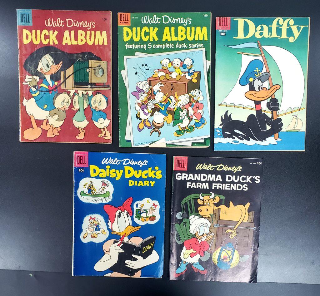(5) DELL WALT DISNEY COMIC BOOKS (1 of 2)