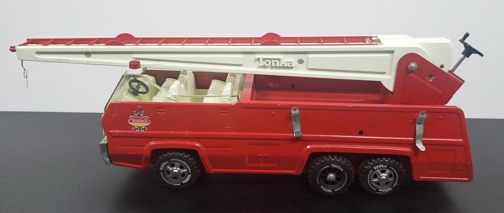 1970’s Tonka Red Metal Fire Truck: Extension Ladder MISSING SIDE LADDERS NICE CONDITION