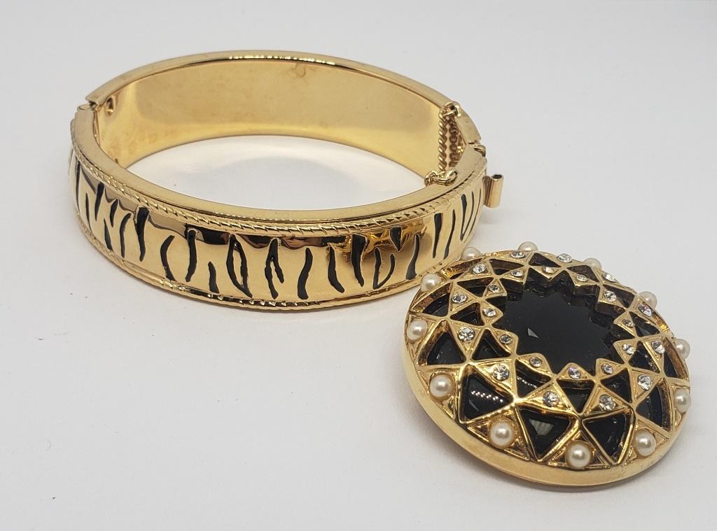 VINTAGE GOLD TONED BLACK ENAMEL JEWELRY LOT: (1 of 4)