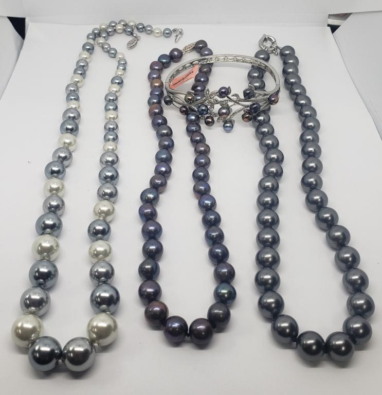 3-VINTAGE BEADED NECKLACES PLUS MATCHING (1 of 4)