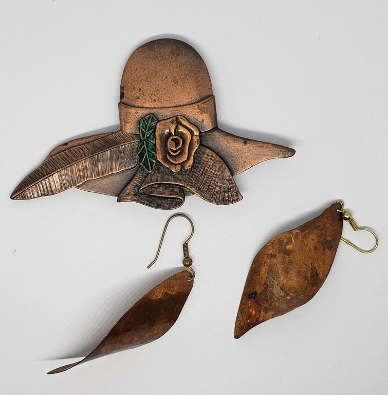 SET! VINTAGE COPPER HAT BROOCH WITH MATCHING (1 of 3)