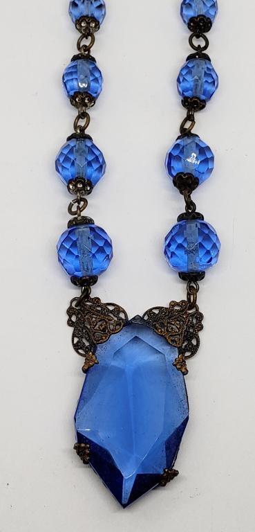 VINTAGE GOLD TONED NAVY BLUE BEADED NECKLACE (1 of 4)