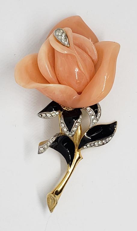 VINTAGE GOLD TONED ROSE BROOCH WITH: PEACH CARVE BAKELITE PETALS-RHINESTONES AND BLACK ENAMEL-LOOKS NEW!