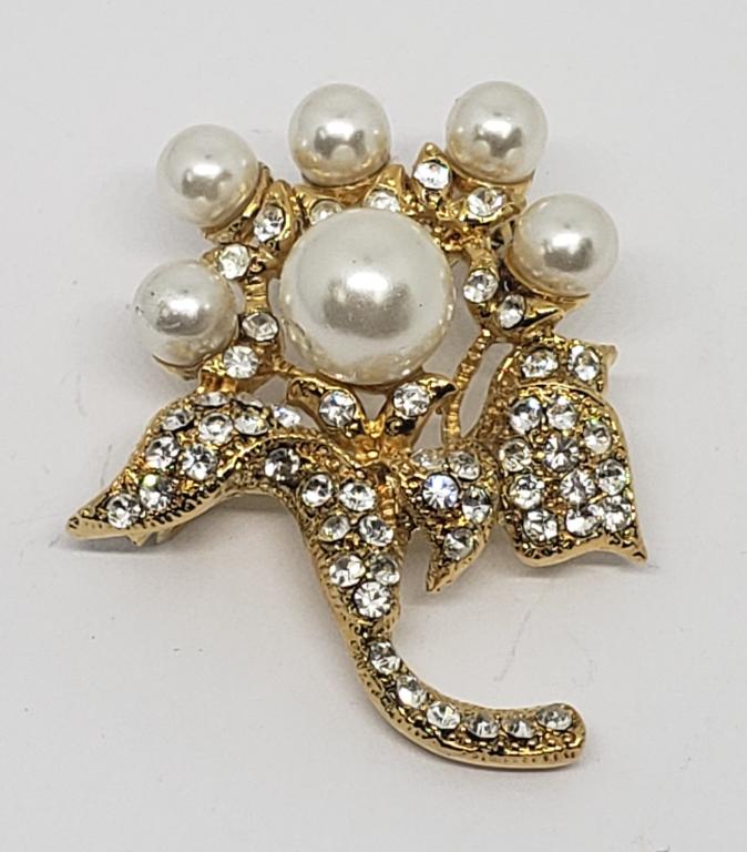 VTG GOLD TONED FLOWER BROOCH WITH RHINESTONES (1 of 6)