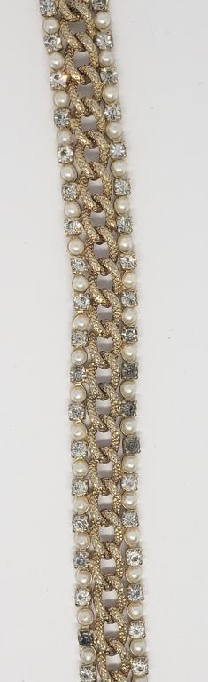 VTG 7 INCH KRAMER GOLD TONED BRACELET WITH: RHINESTONES AND FAUX PEARLS!!
