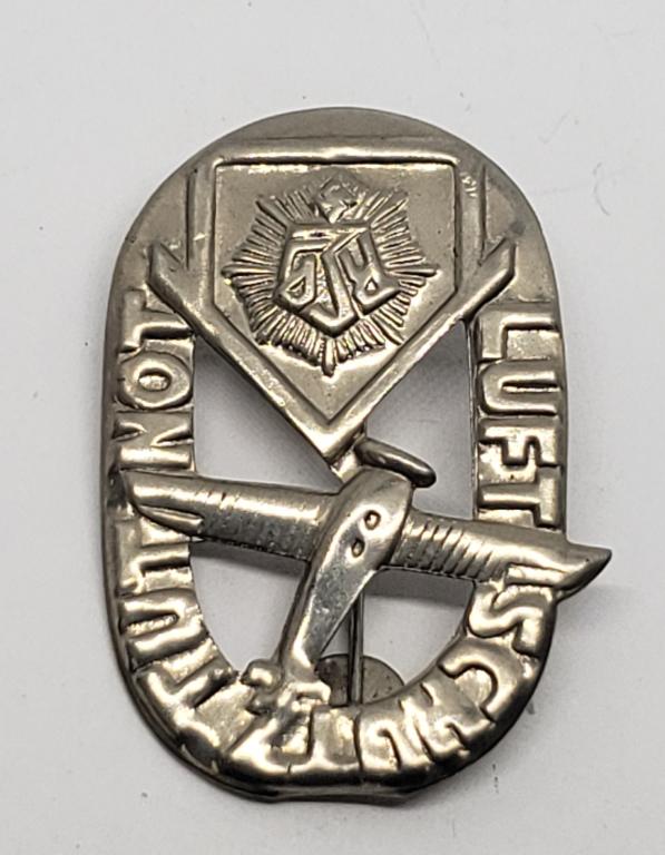 WWII German Luftschutz Tut Not Tinnie Pin (1 of 2)