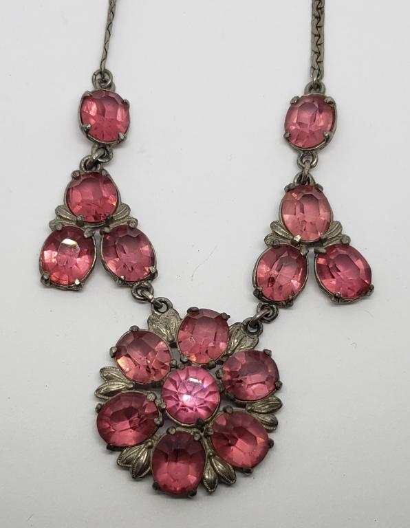 VINTAGE SILVER TONED PINK RHINESTONE NECKLACE (1 of 3)