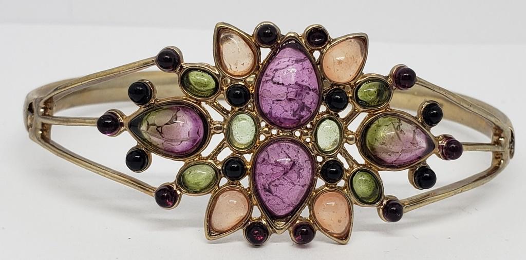 VINTAGE MONET GOLD TONED HINGED BRACELET: WITH GORGEOUS LUCITE FLOWER DESIGN