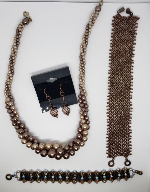 VINTAGE BROWN BEADED JEWELRY LOT: (2)BRACELETS (1 of 7)