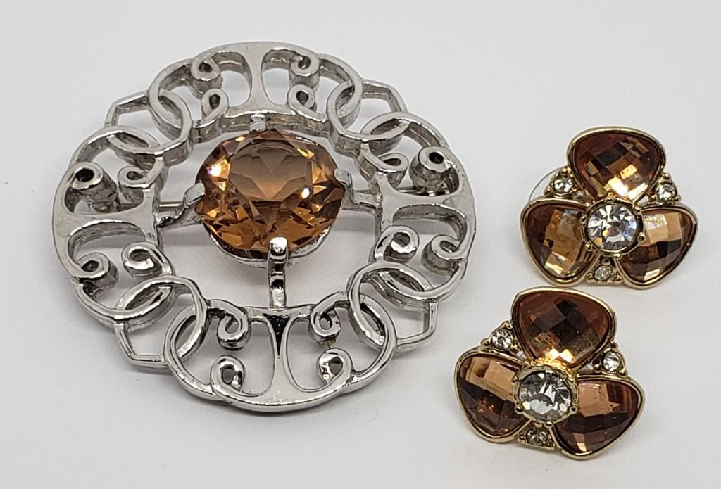 VINTAGE SILVER TONED CIRCULAR BROOCH WITH (1 of 4)