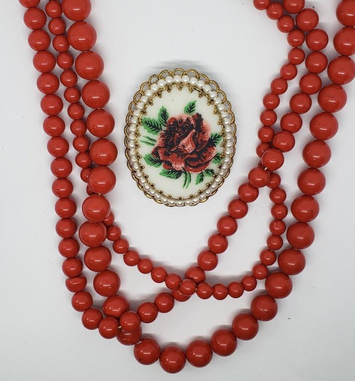 VINTAGE MULTI LAYERED RED BEADED NECKLACE (1 of 4)