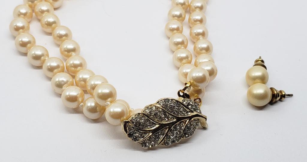 SET! DOUBLE STRANDED PEARL NECKLACE WITH (1 of 2)