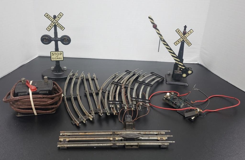 LIONEL RAIL ROAD CROSSING & Track & Transformer (1 of 8)
