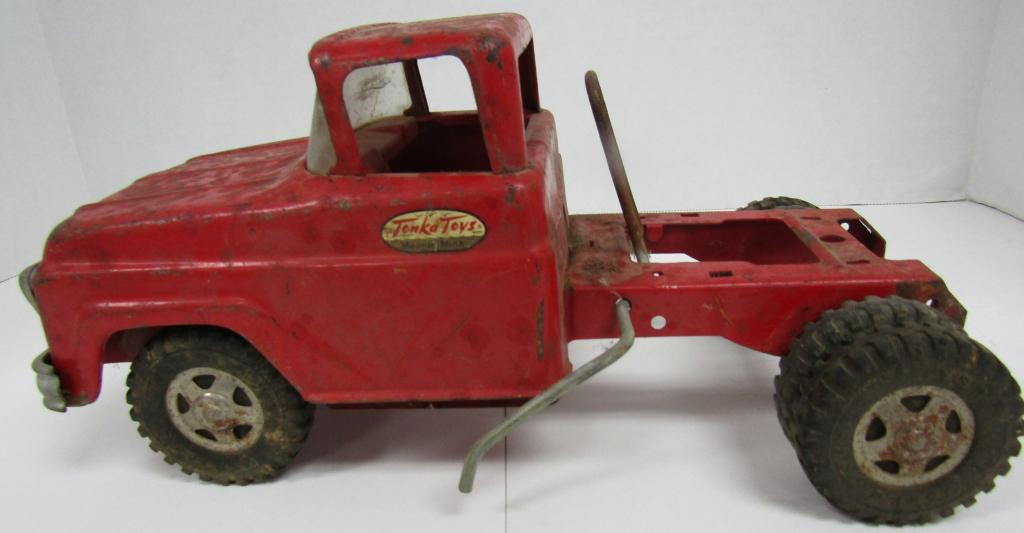 Tonka Metal Toy Dump Truck (1 of 8)