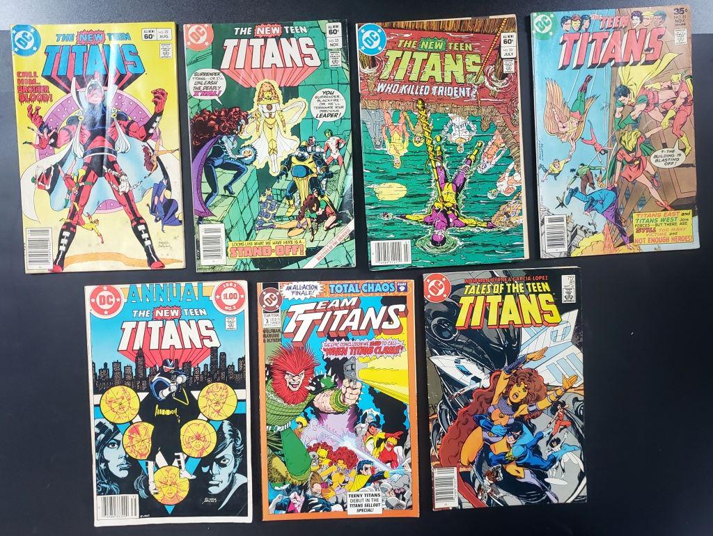 (7) DC TEEN TITANS COMIC BOOK LOT (1 of 2)