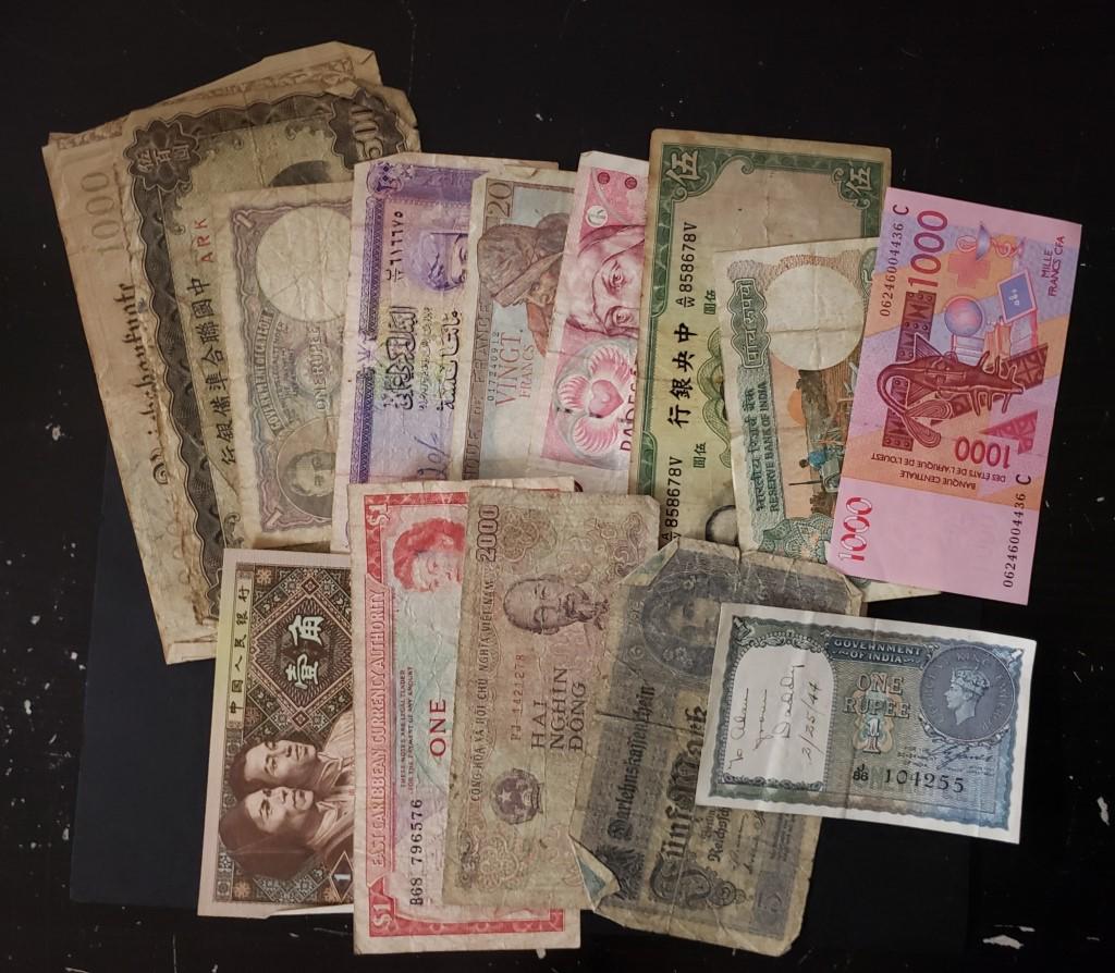 (15) FOREIGNCURRENCY NOTES (1 of 1)