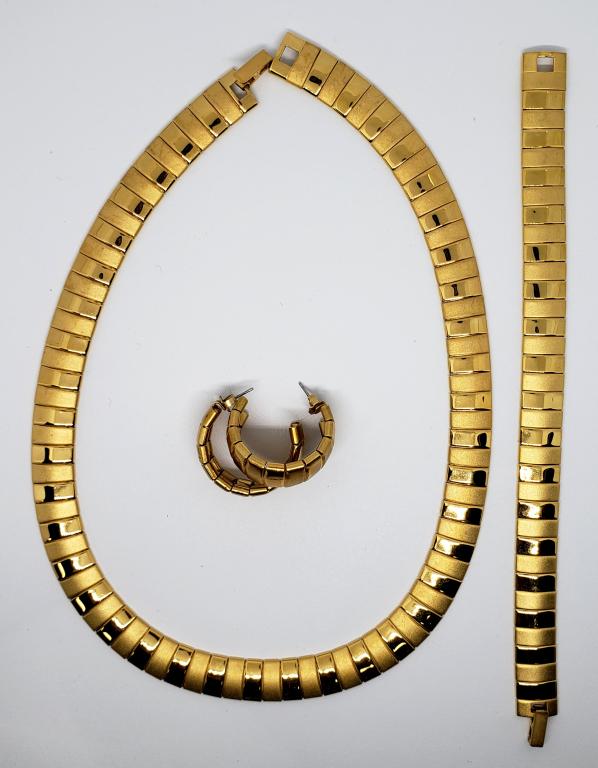 LOOKS NEW! SET! GOLD TONED PANEL NECKLACE WITH (1 of 4)