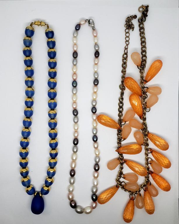 VINTAGE GOLD TONED NAVY BLUE GLASS BEADED (1 of 4)