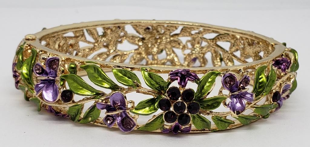 GORGEOUS GOLD TONED HINGED FLOWER BRACELET (1 of 6)