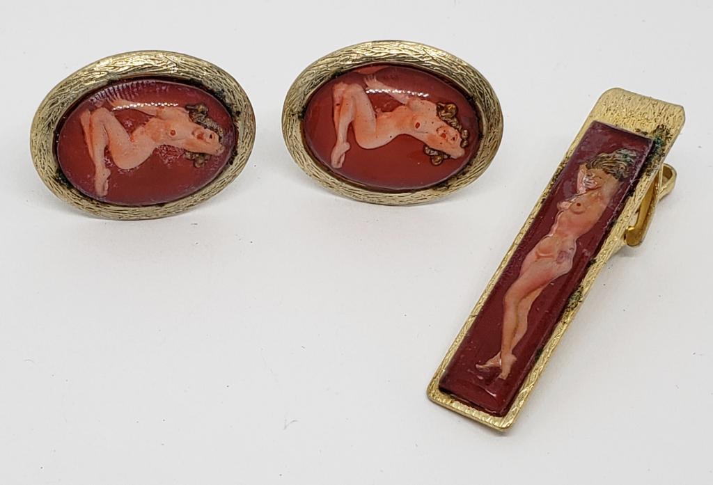 SET! VTG PINUP GIRL GOLD TONED MENS CUFF LINKS (1 of 4)