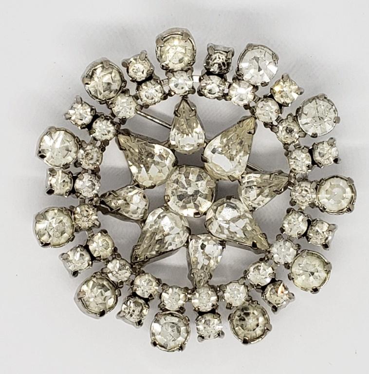 LARGE SILVER TONED CIRCULAR RHINESTONE BROOCH (1 of 4)