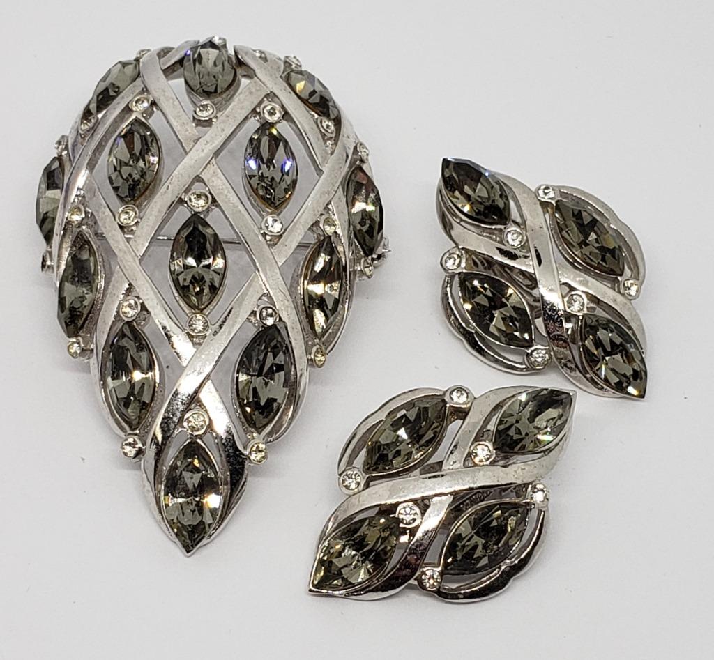 SET! VTG PAT 196452 SILVER TONED BROOCH WITH (1 of 4)