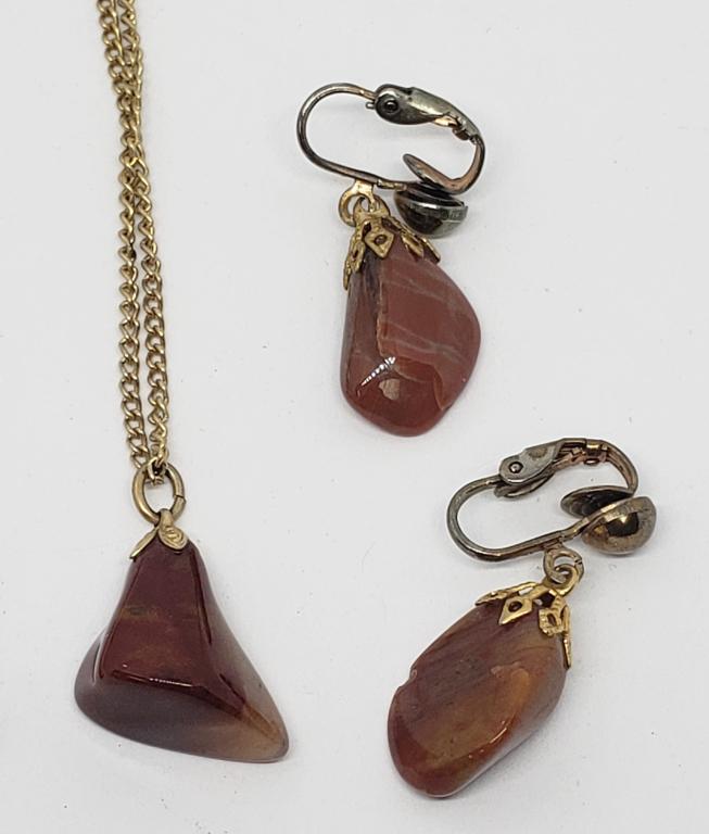 SET! DEEP RED POLISHED NATURAL STONE PENDANT (1 of 3)