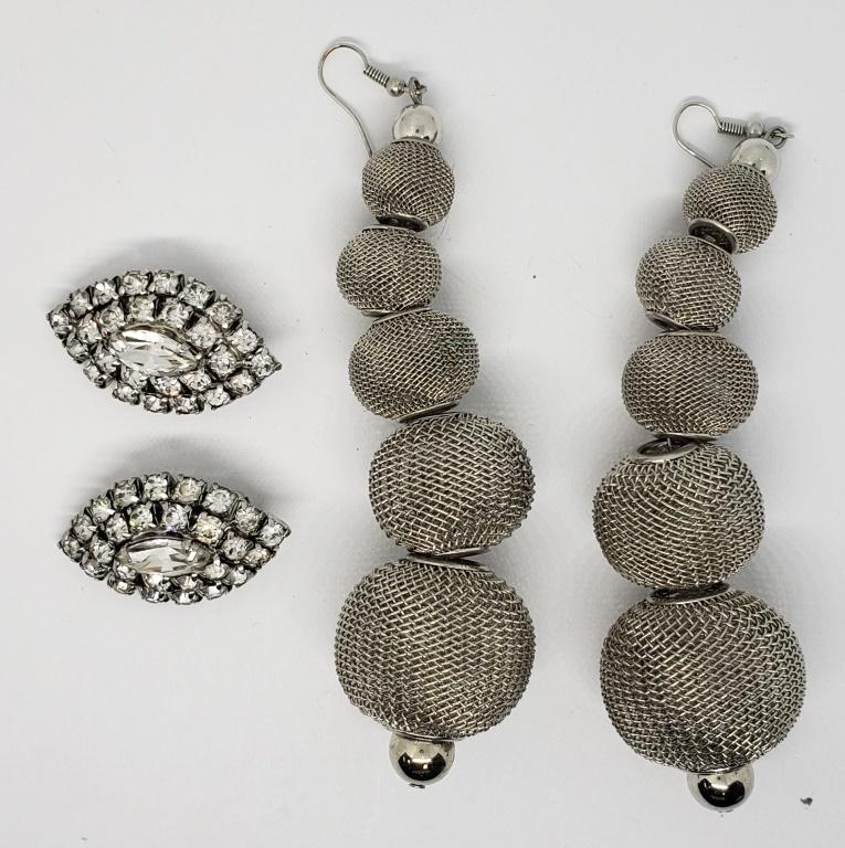 PAIR OF VINTAGE SILVER TONED MULTPLE BALL (1 of 3)