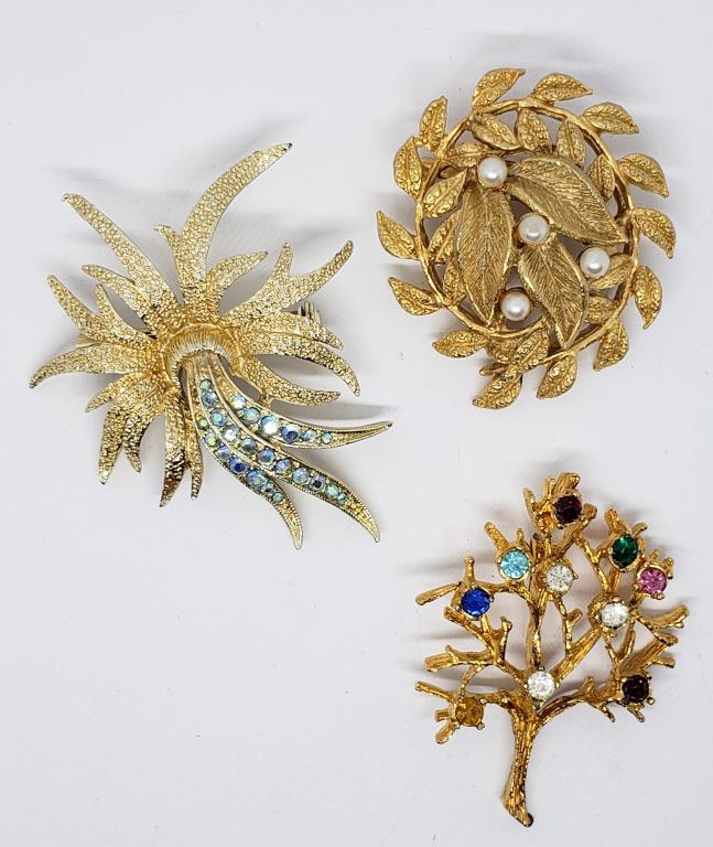 2-VINTAGE GOLD TONED BROOCHEW WITH RHINESTONES (1 of 3)