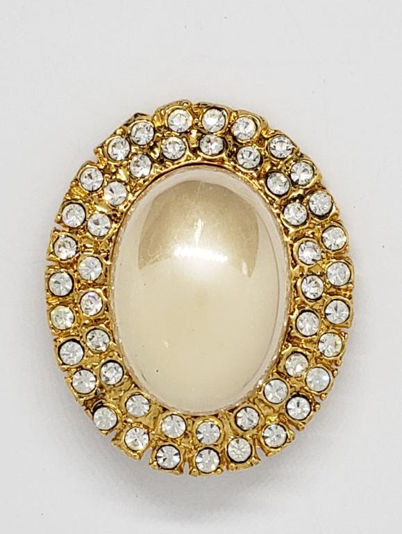 LOOKS NEW! GOLD TONED RHINESTONE BROOCH (1 of 5)