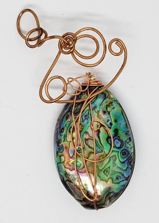 VTG HANDMADE SHELL PENDANT WITH COPPER (1 of 3)