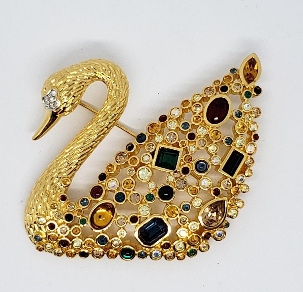 LIMITED EDITION SWAROVSKI SWAN BROOCH (1 of 7)