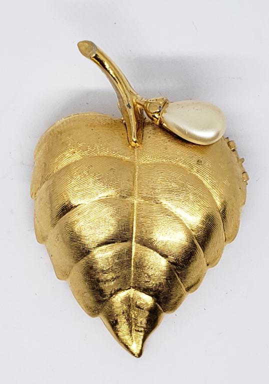 VINTAGE AVON GOLD TONED CAKE PERFUME LEAF (1 of 6)