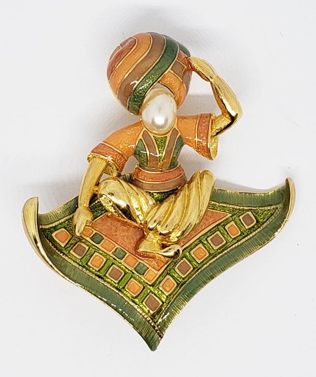 VINTAGE JOAN RIVERS ALADDIN GENIE ENAMELED (1 of 7)