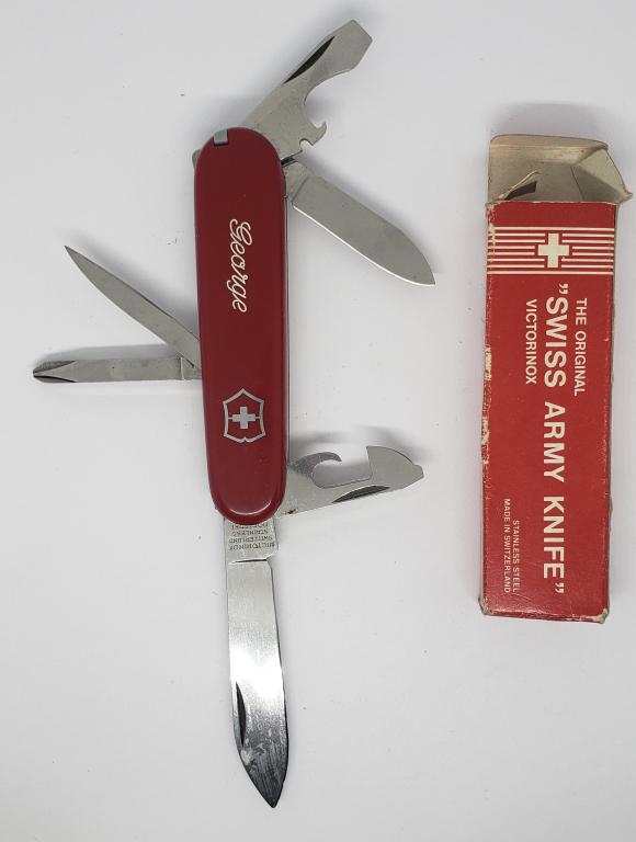 VICTORINOX SWISS ARMY KNIFE: IN ORIGINAL BOX