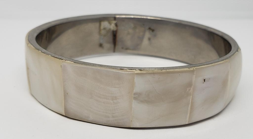 VINTAGE SILVER TONED ABILONE BANGLE (1 of 3)