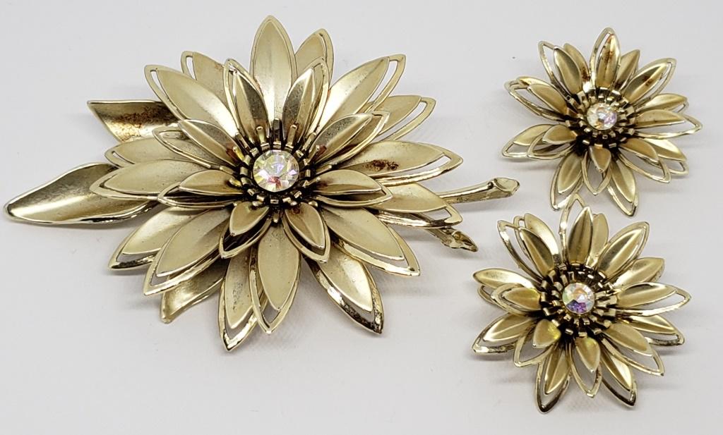 SET! VTG GOLD TONED LRG FLOWER BROOCH WITH (1 of 4)