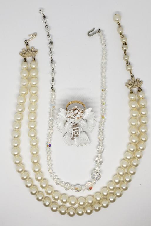 VINTAGE JEWELRY LOT: (1)ANGEL BROOCH (1 of 3)