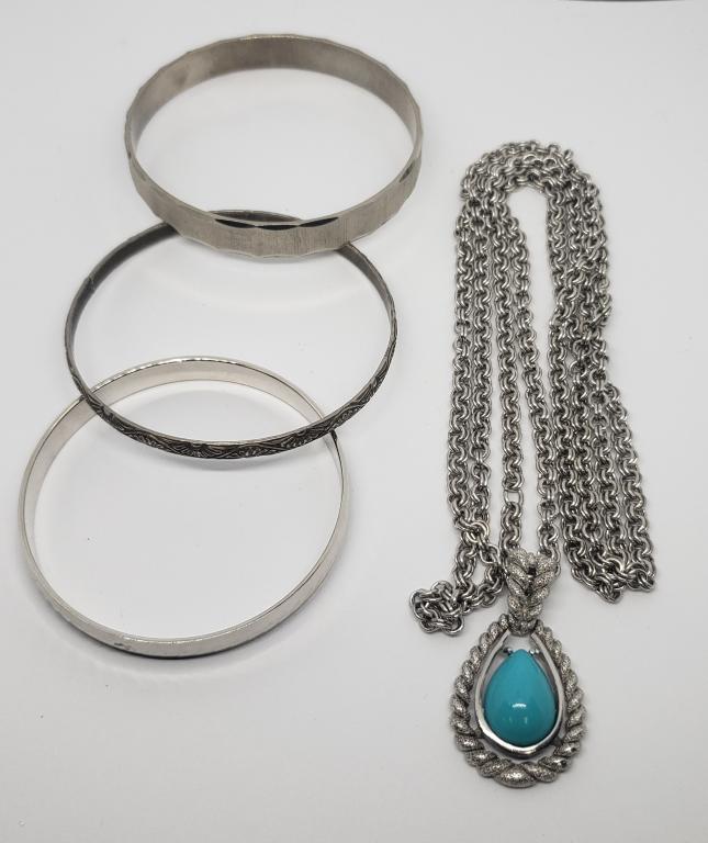 SILVER TONED JEWELRY LOT: (1)AVON TEARDROP: PENDANT WITH TURQUOISE LUCITE CENTER WITH LONG CIRCULAR LINKED CHAIN & (3)BANLGES (1)MARKED MONET