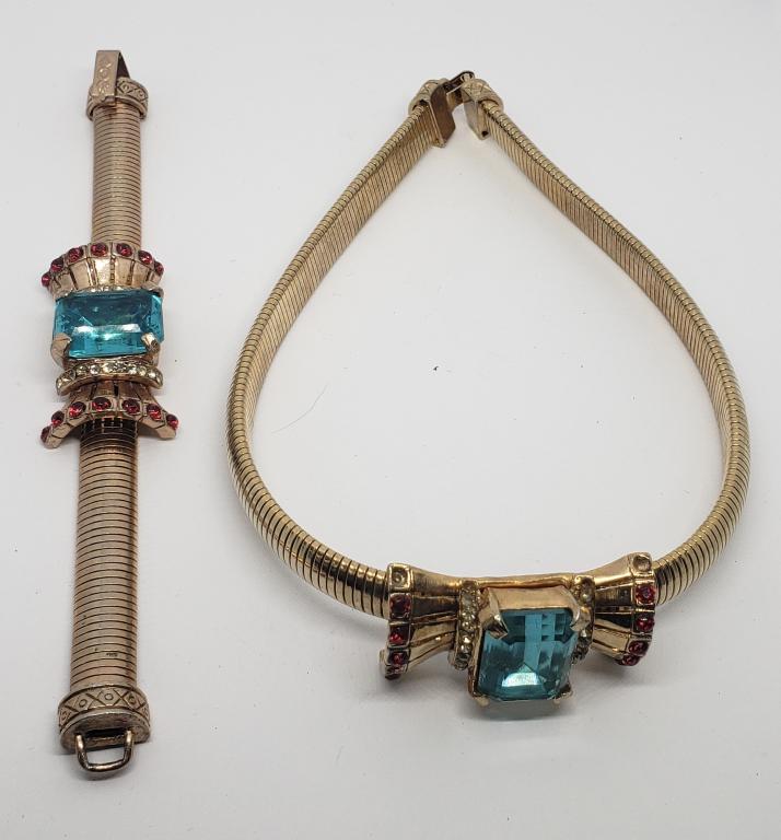 SET!! GOLD TONED NECKLACE WITH LARGE BABY (1 of 4)