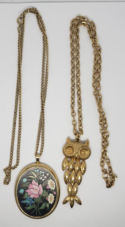 2-VTG AVON GOLD TONED NECKLACES: (1)WITH (1 of 5)