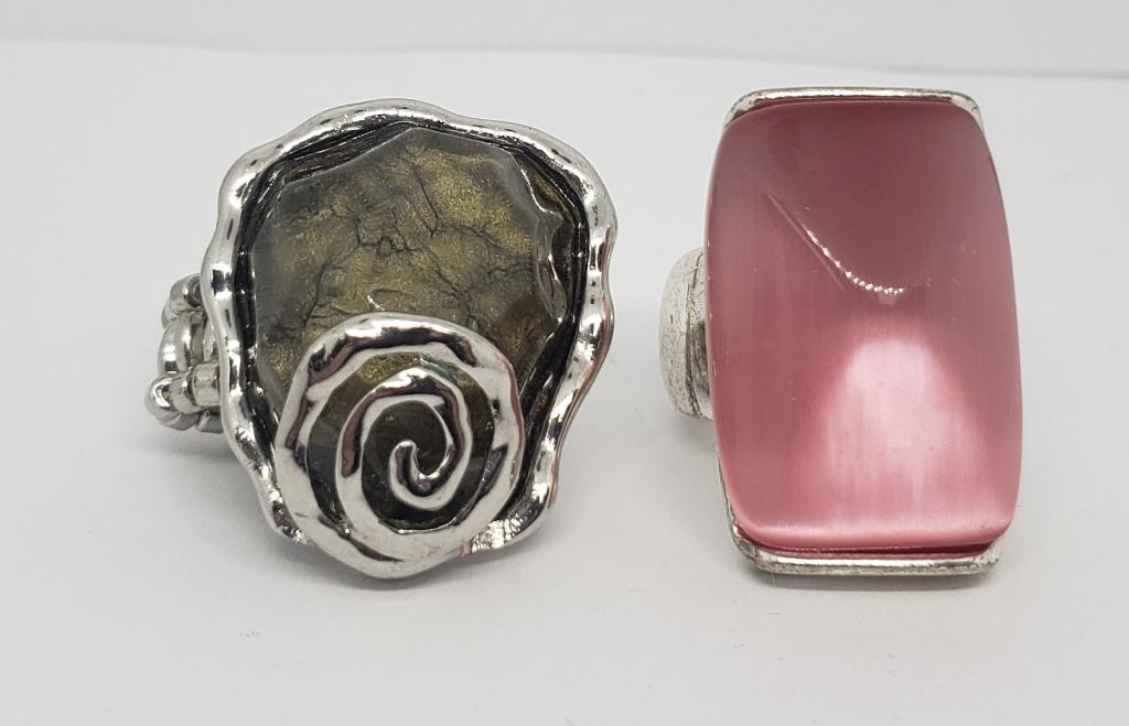 2-SILVER TONED CHUNKY STRETCHY RINGS (1 of 3)