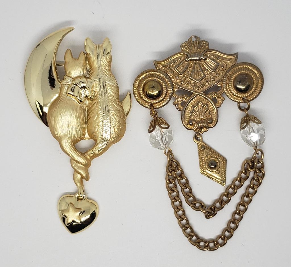 2-VINTAGE GOLD TONED BROOCHES: (1)CAT WITH: HEART CHARM & (1)CLEAR BEADED DANGLY CHARMS