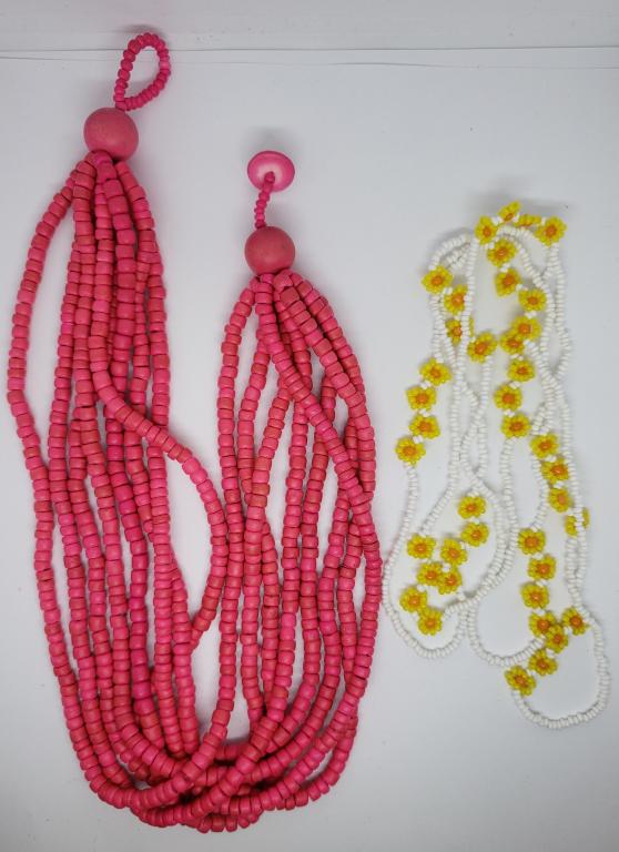 VINTAGE MULTI STRANDED HOT PINK WOODEN (1 of 3)